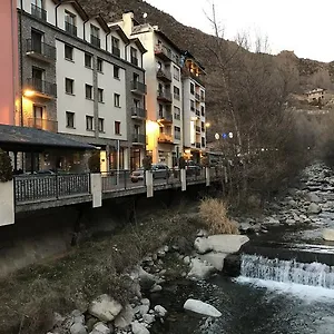 https://montalari.andorra-la-vella-hotels.net